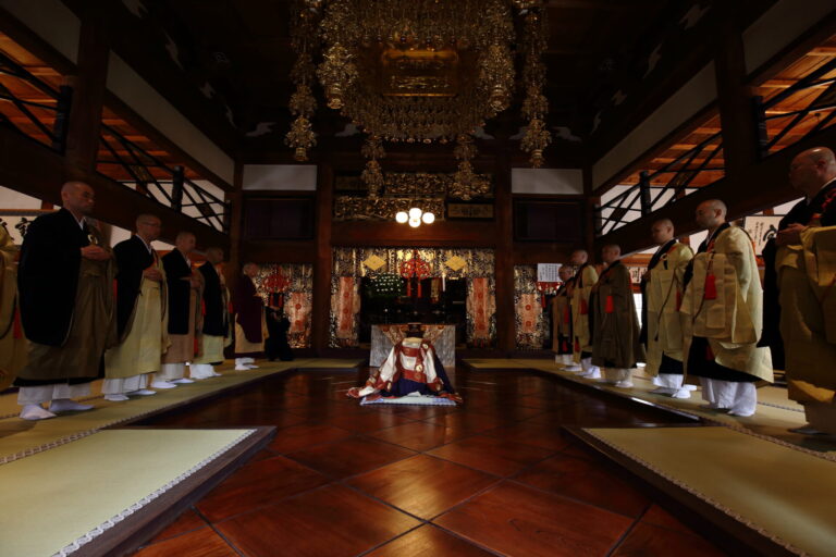 快川国師・武田信玄公毎歳忌の法要が営まれる恵林寺本堂
